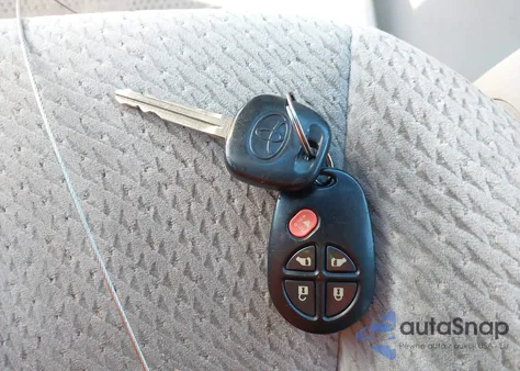 2011 Toyota Sienna Le V6 z USA, uszkodzony, nr VIN 5TDKK3DC9BS083162